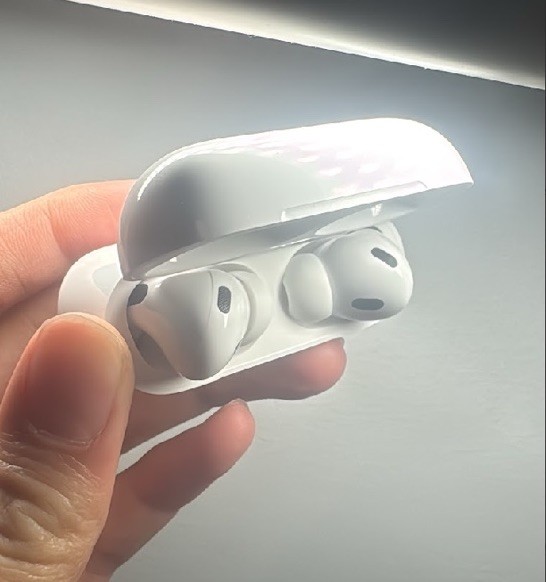 Apple AirPods Pro Wireless Bluetooth In-Ear Earbuds w/ Charging Case White