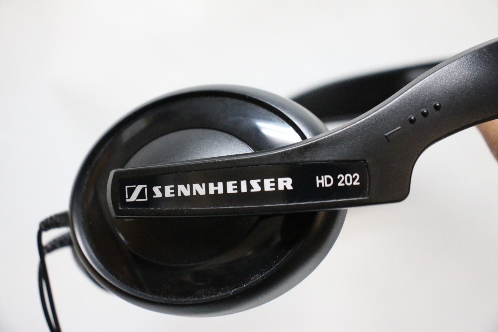 Sennheiser HD 202 Headphones 3.5mm Jack Over-Ear Tested & works Headphones Only