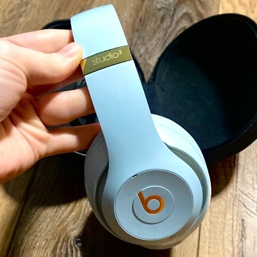 New Sealed – Beats Studio3 Skyline collection Wireless Headphones – Crystal Blue