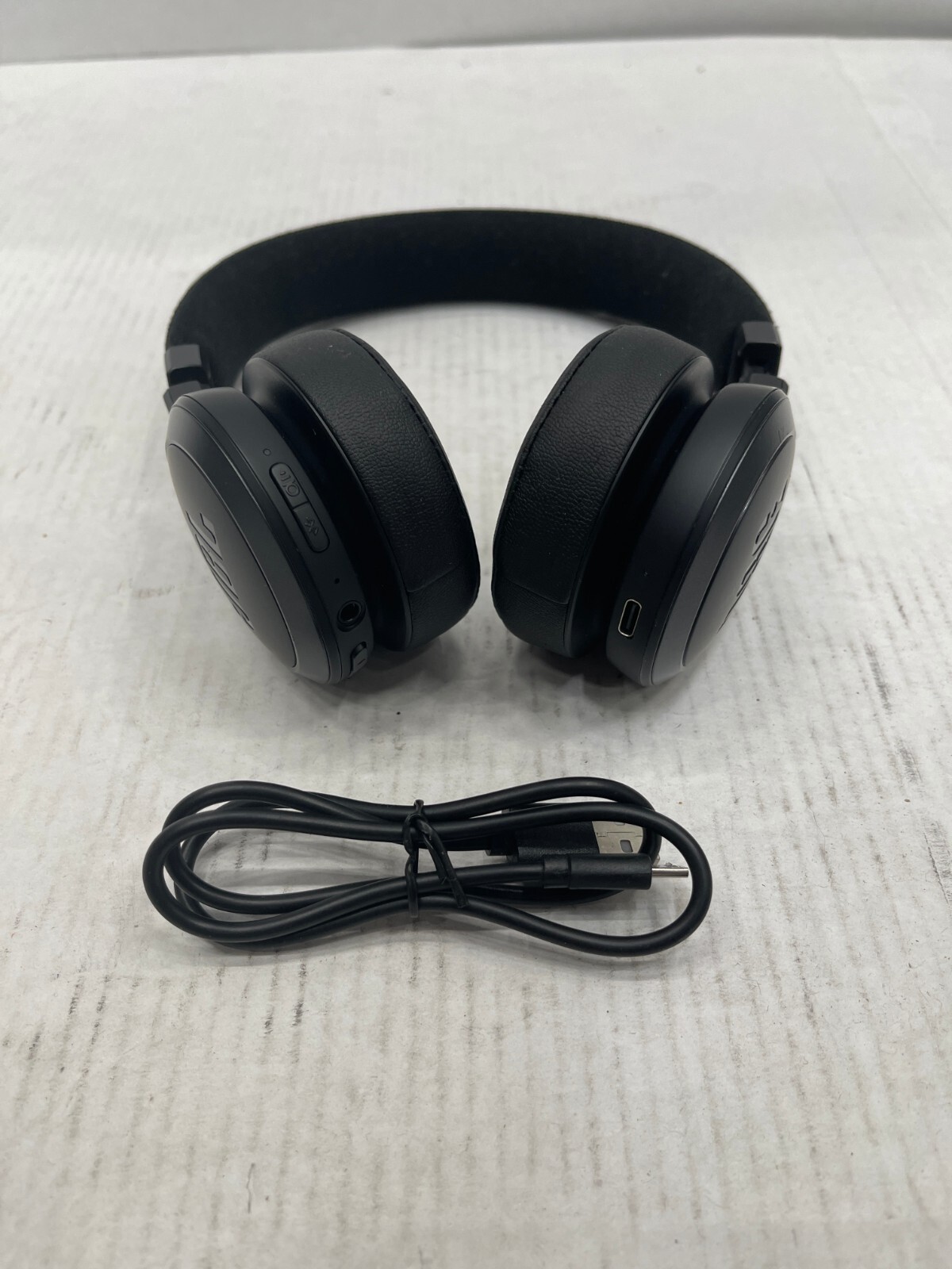 JBL Live 675NC Wireless On-Ear Headphones with Adaptive Noise Cancelling