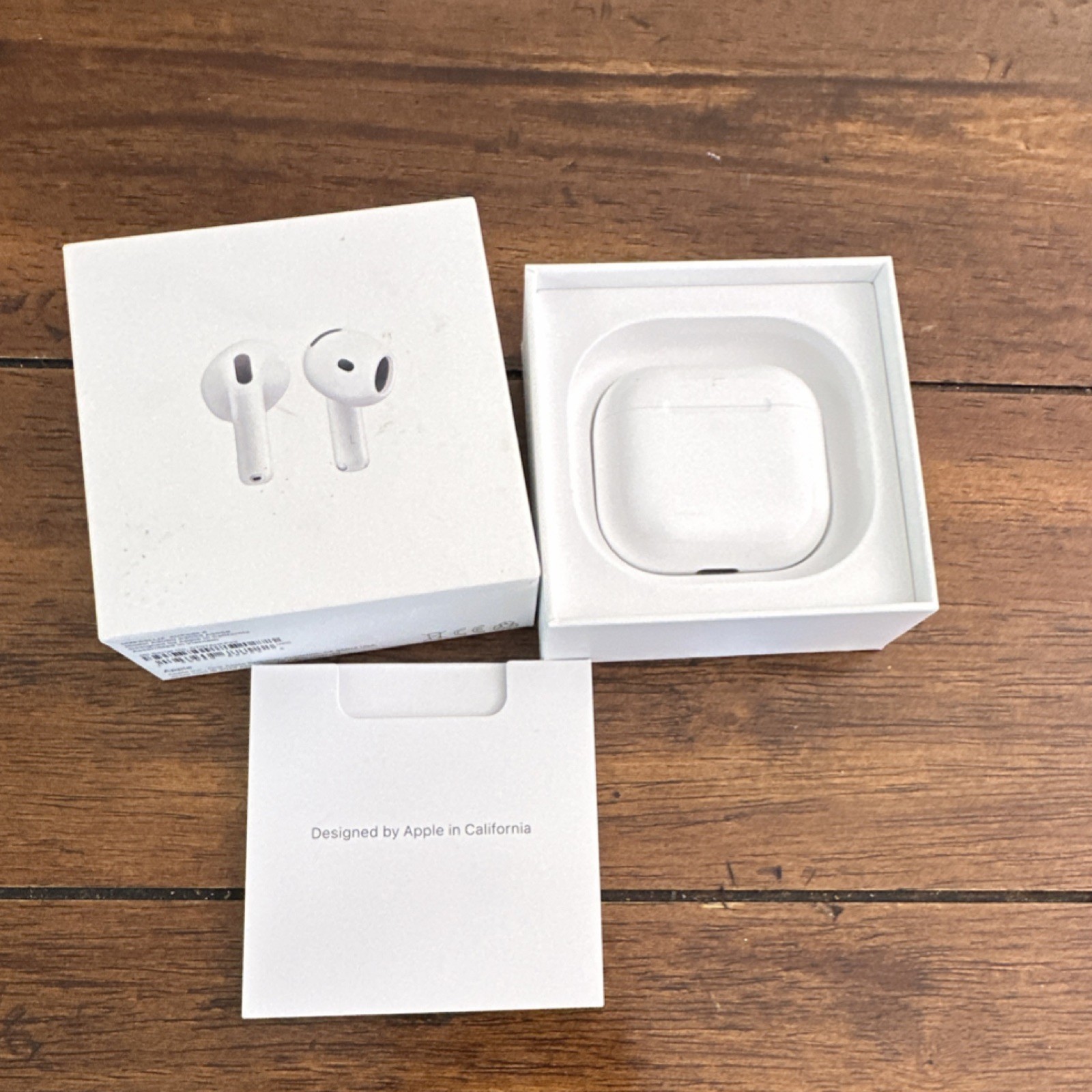 Apple AirPods 4 Bluetooth Wireless In-Ear Earbuds White Charging Case Used twice