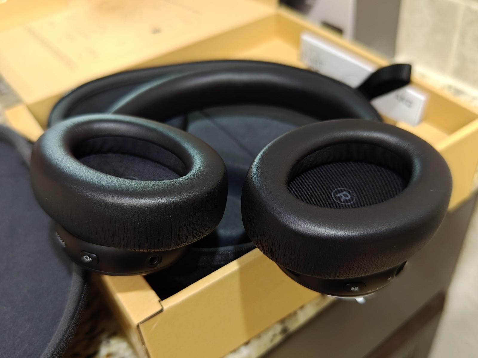 NewOpen AKG N9 Hybrid Wireless ANC Over-Ear Headphones Black w/ 2.4GHz Dongle