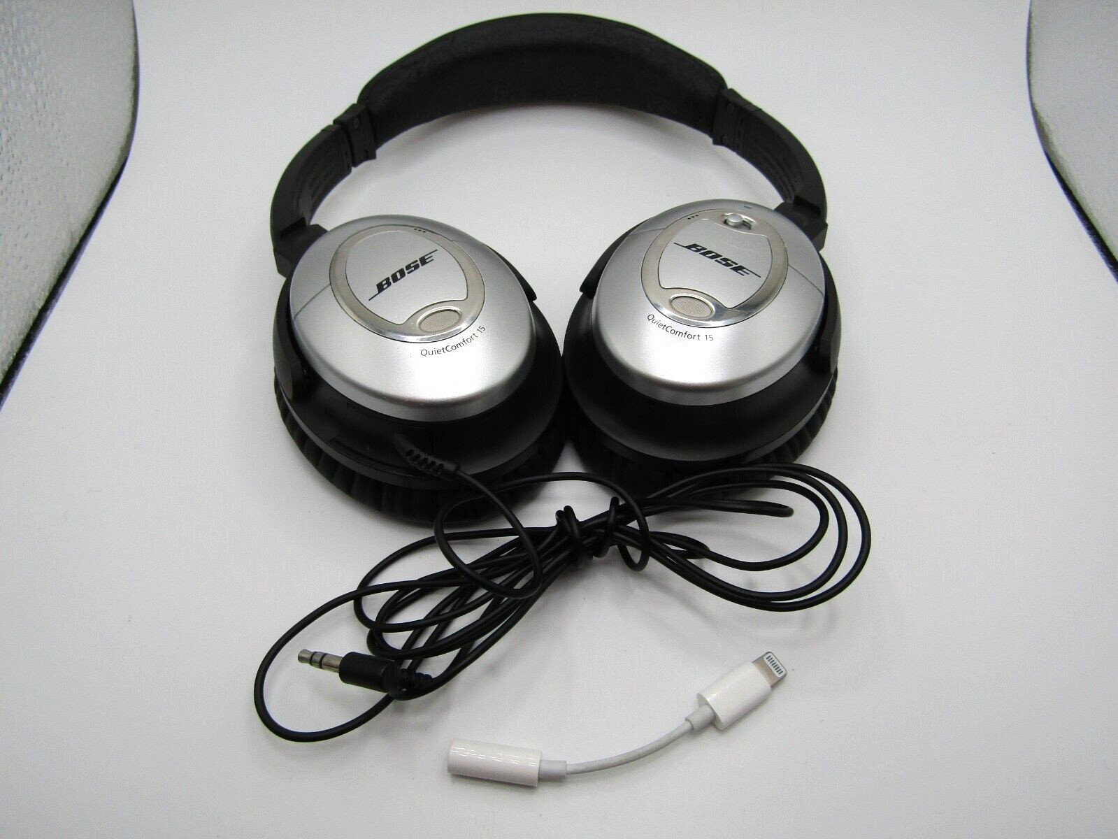 Bose Noise Canceling QC-15 Headphones w/ Case Iphone Adapter New Ear Cushions