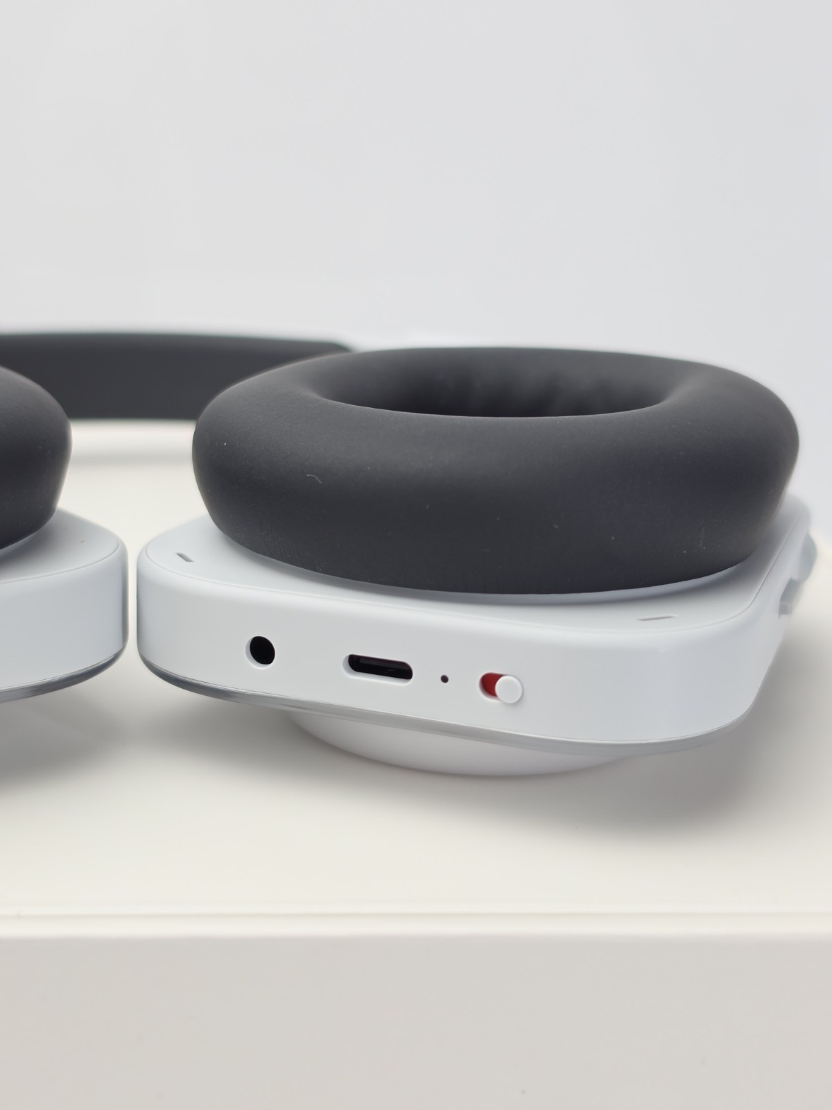 Nothing – Headphone (a) Wireless Over-Ear Bluetooth Headphones – White