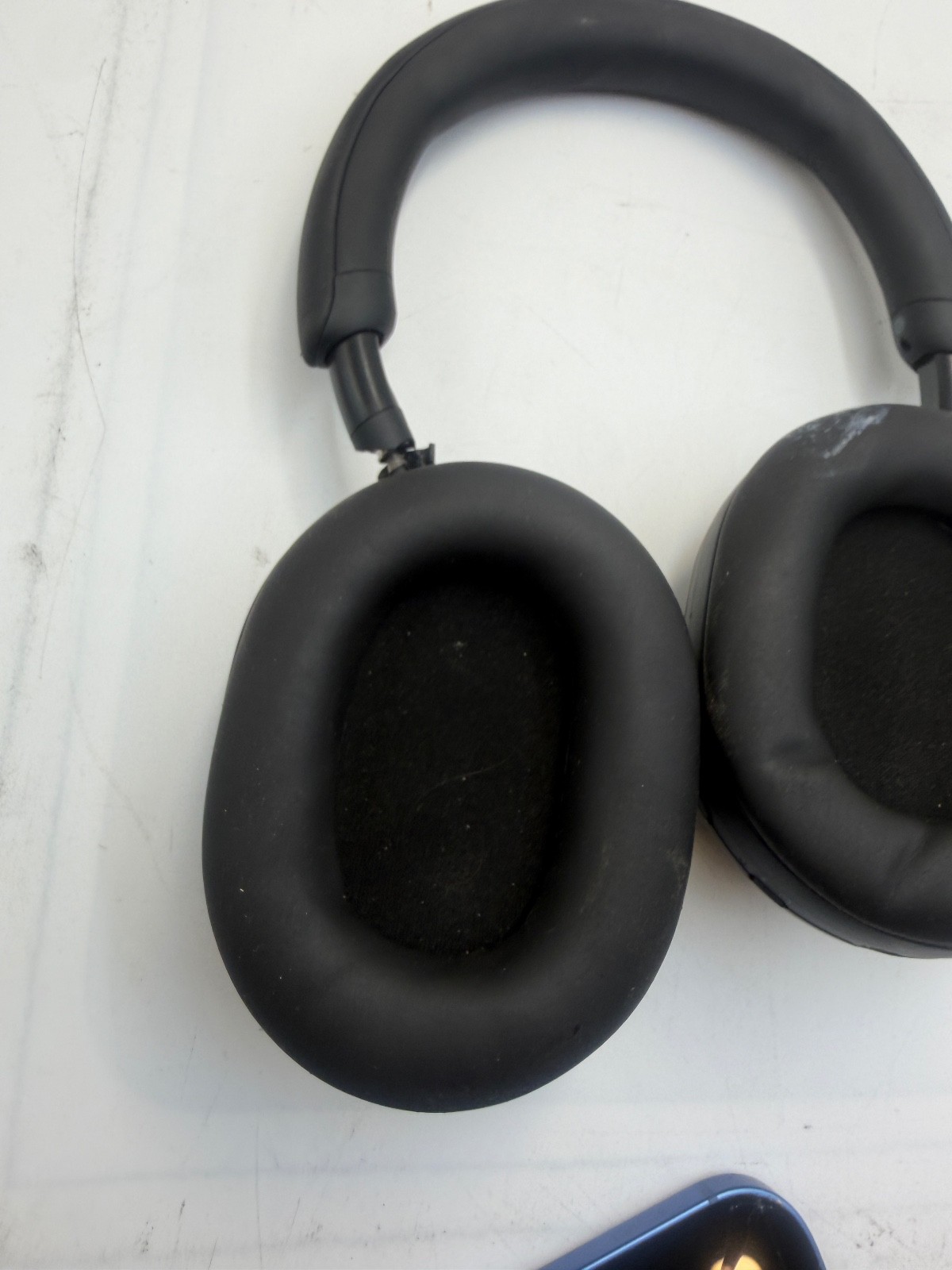 Sony WH-1000XM5 Wireless Noise Canceling Headphones – Black DAMAGED COSMETICS