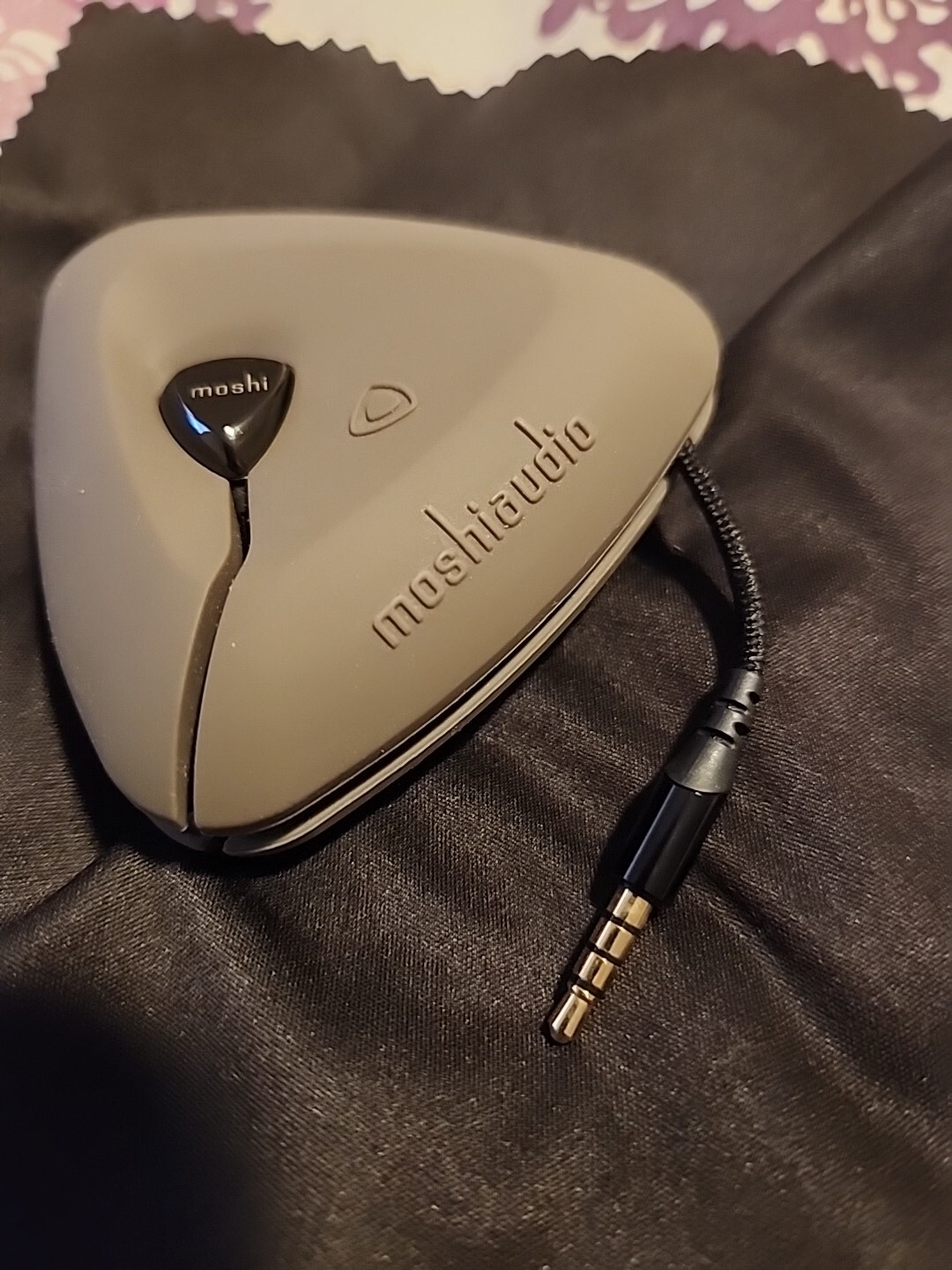 MoshiAudio Moshi Vortex Ear Buds (Used but In Good Working Condition)