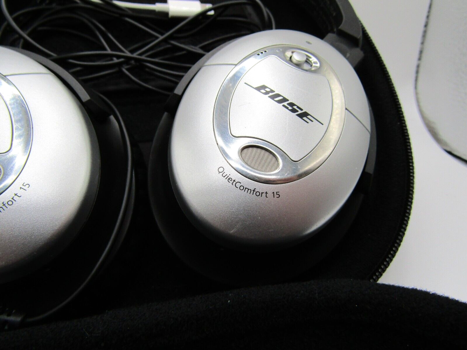 Bose Noise Canceling QC-15 Headphones w/ Case Iphone Adapter New Ear Cushions