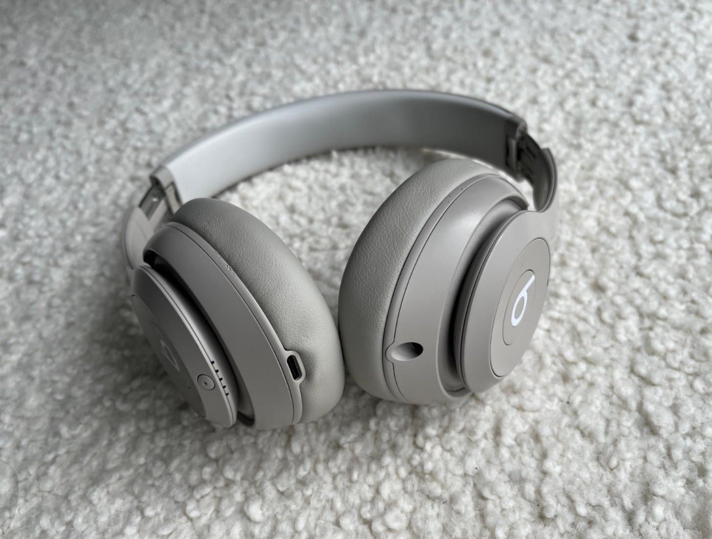 Very Good -Beats Studio Pro Wireless Noise Cancelling Headphones Sandstone