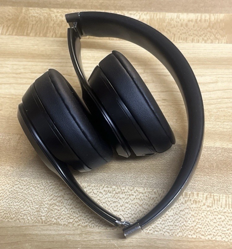 Beats Solo 4 True Wireless On-Ear Bluetooth Headphones Cloud Pink White Blue Bla