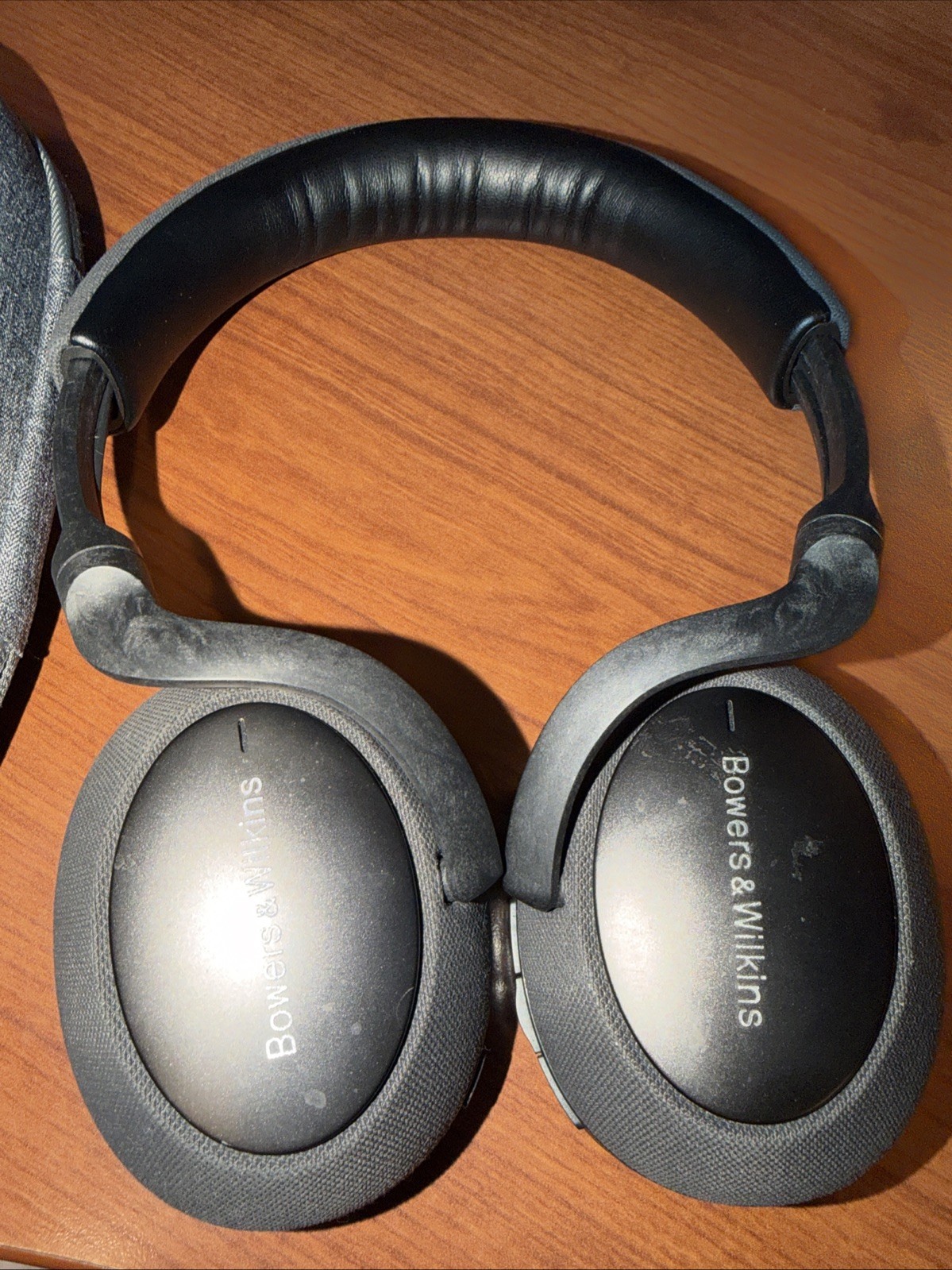 Bowers & Wilkins PX7 Over the Ear Headphone – Space Gray