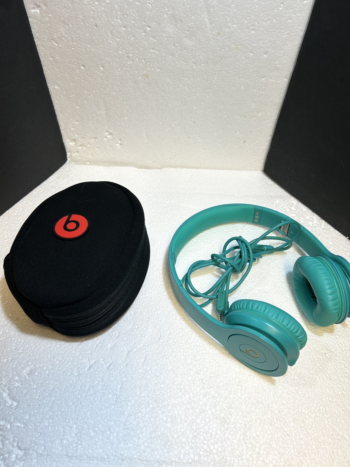 Beats by Dr Dre Solo HD Drenched Teal Wired On Ear Headphones With Case Cord