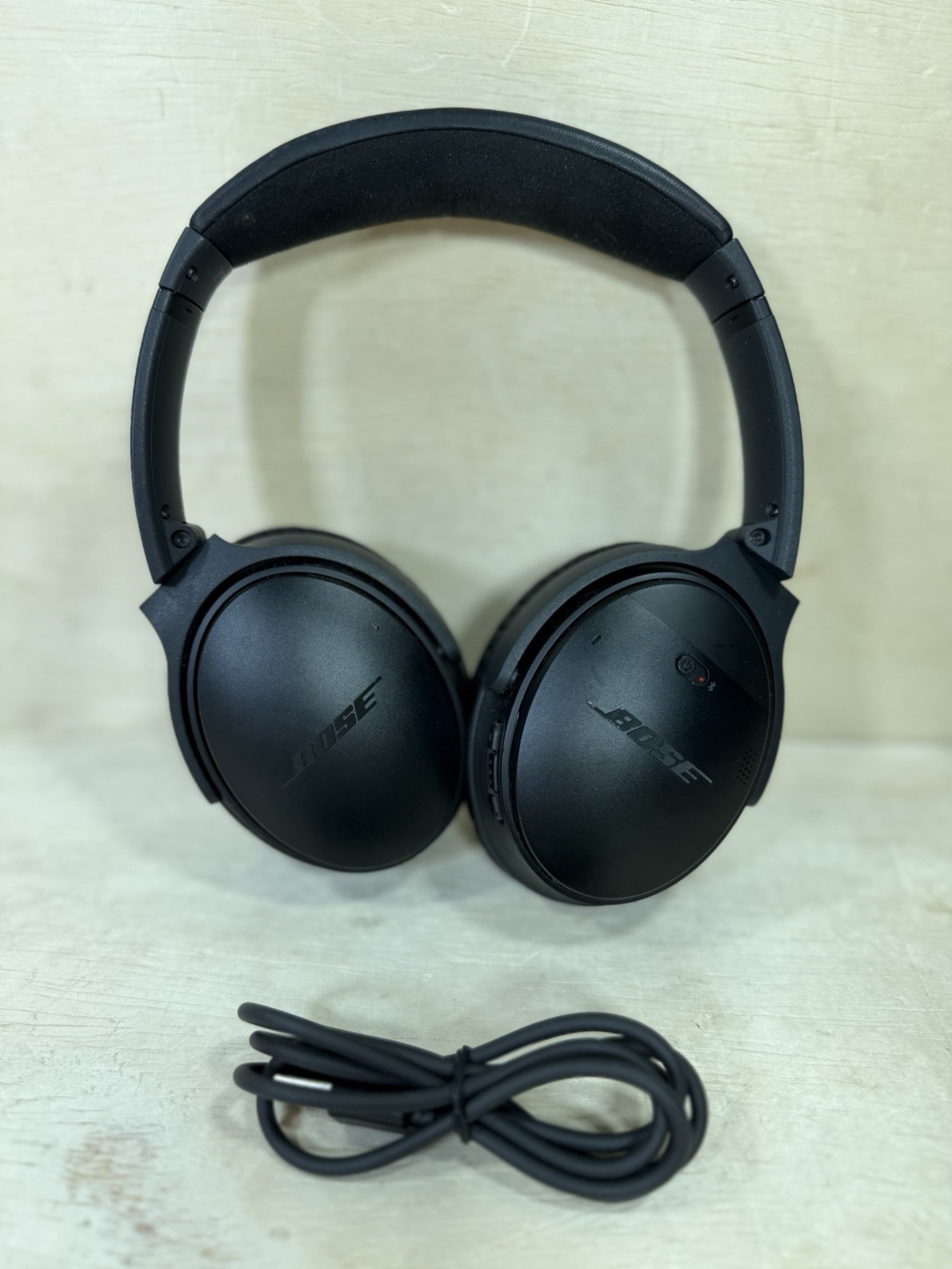 Bose QuietComfort 35 QC35 Noise Cancelling Headphones w/ Charge cable (no case)