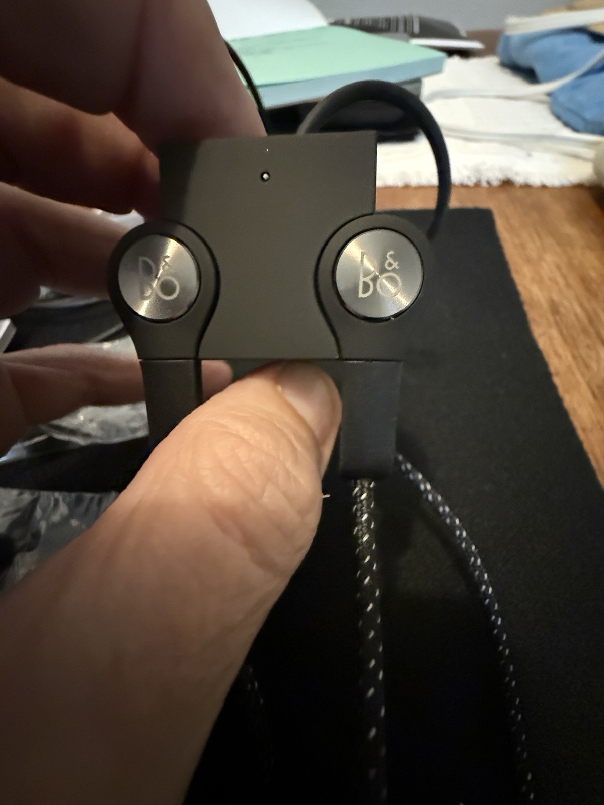 Bang & Olufsen Beoplay H5 Wireless Bluetooth Earbuds – Black. Tested! Read Desc