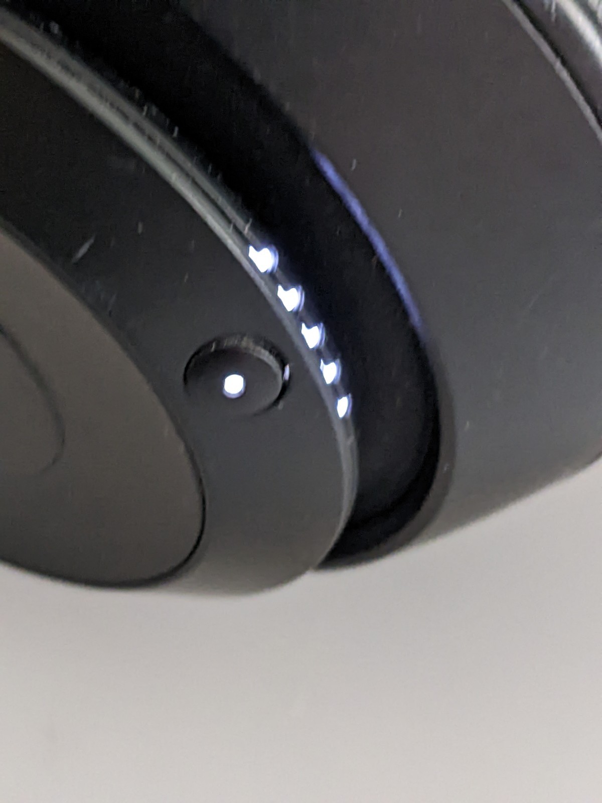 Beats Studio3 Over the Ear Wireless Headphones – Black. Please read description.
