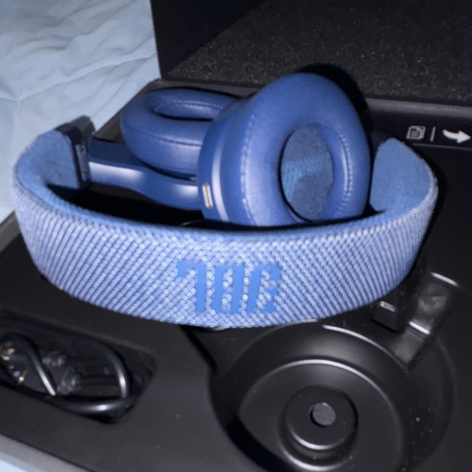 JBL LIVE460NC Blue Bluetooth Wireless Noise Cancelling Headband Headphones
