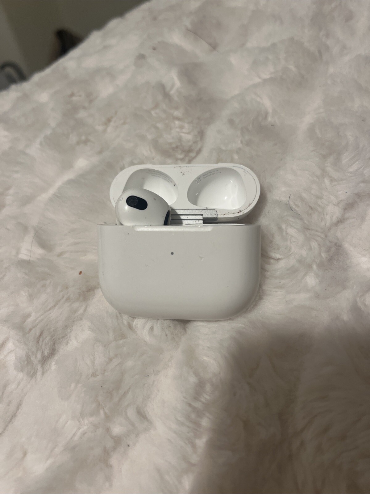 Apple Airpods (4th Generation – With ANC)