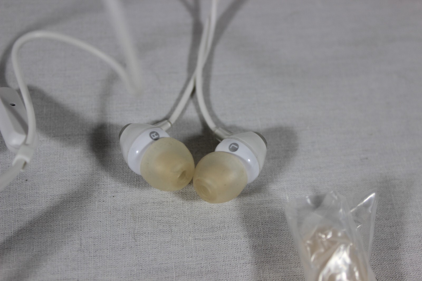 NEW GENUINE SONY MDR-EX14AP WHITE EARBUD HEADPHONES MDREX14AP MICROPHONE HEADSET