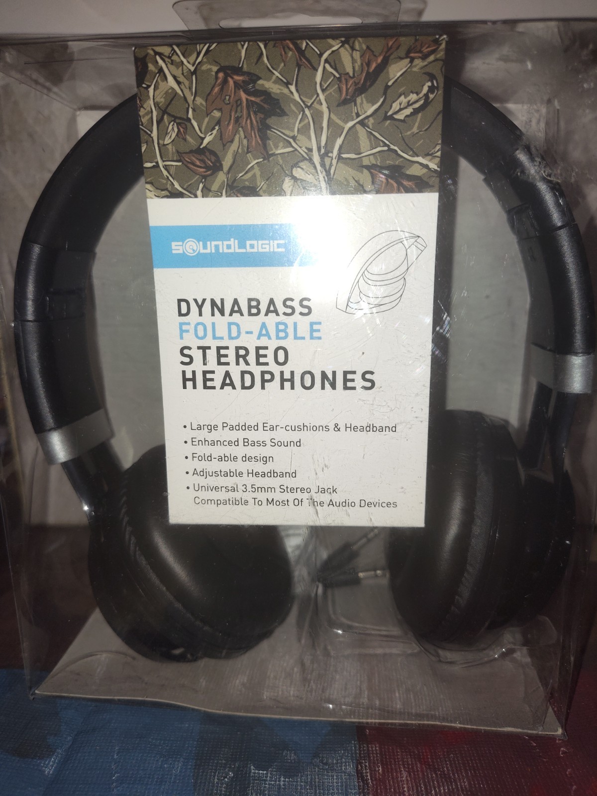 SoundLogic XT Dynabass Stereo Headphones with Built-in Microphone – Black/Red