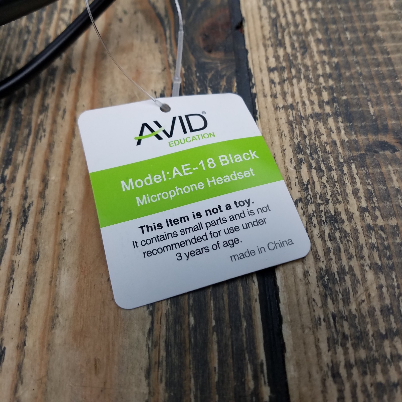 BRAND NEW LOT of 5 AVID AE-18 Lightweight 3.5mm Over-Ear Headphones Color BLACK