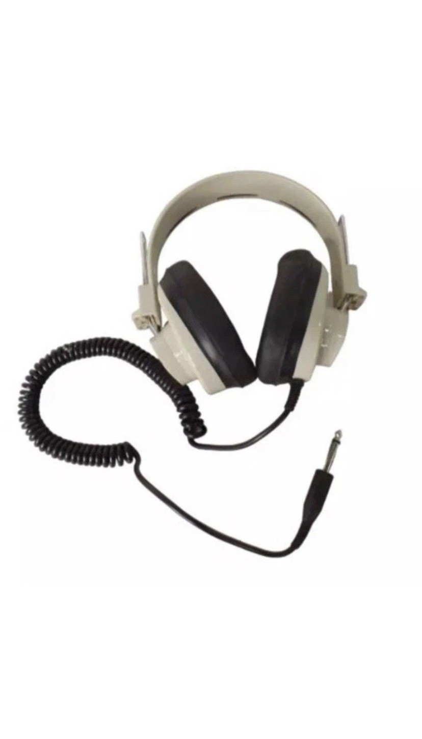 8x Califone 2924AV-P Headphones, 1x Listening Station 1218AV-PY & Case