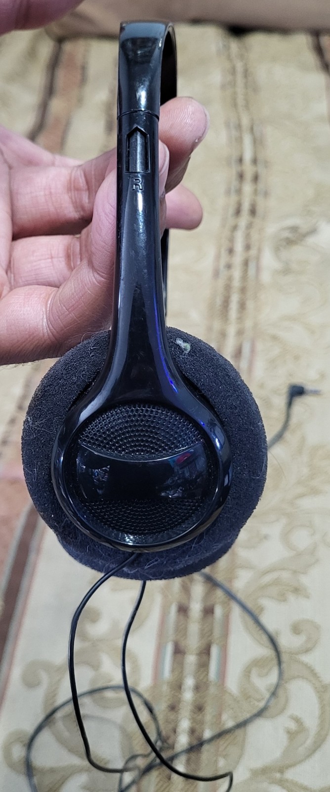 ONN On-Ear Headphones Lightweight Design and Adjustable 3.5mm Aux Plug 131407