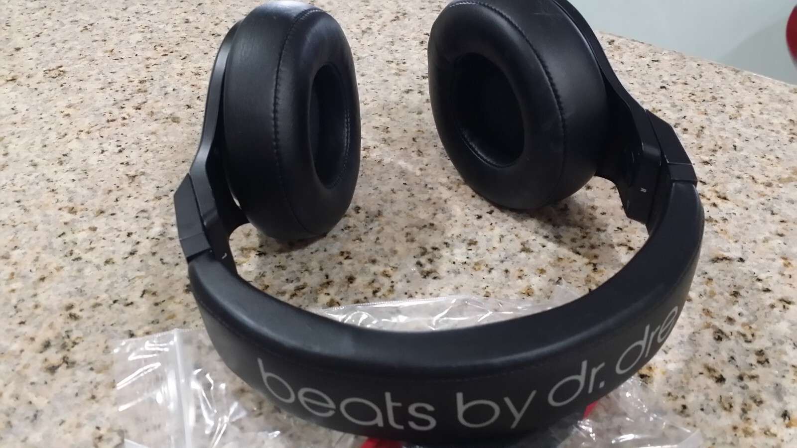 Apple Beats by Dr. Dre Pro Beats Over the Ear Headphones – Black color New !