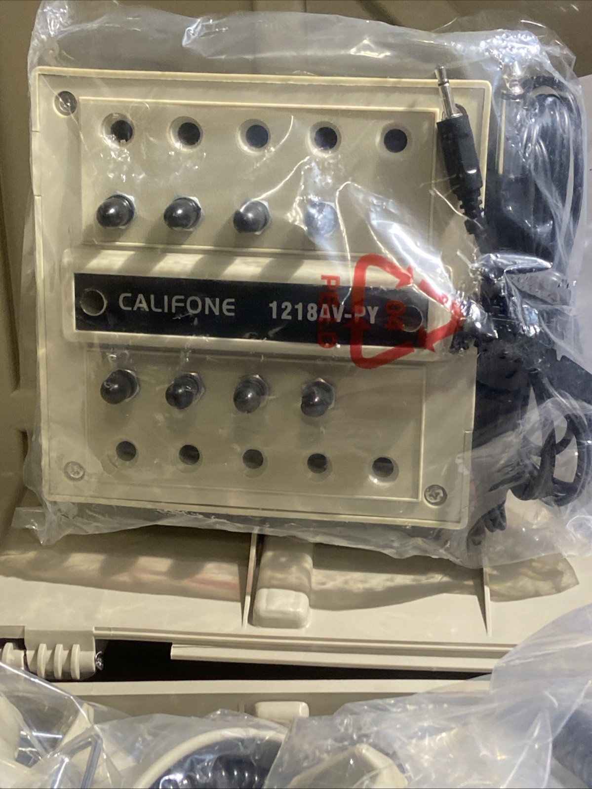 8x Califone 2924AV-P Headphones, 1x Listening Station 1218AV-PY & Case
