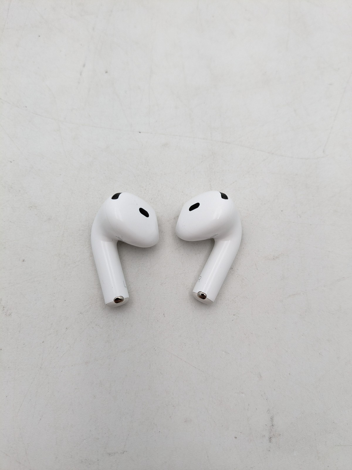 Apple AirPods 4 MXP93CH/A Earbuds W/ Charging Case Active Noise Cancellation