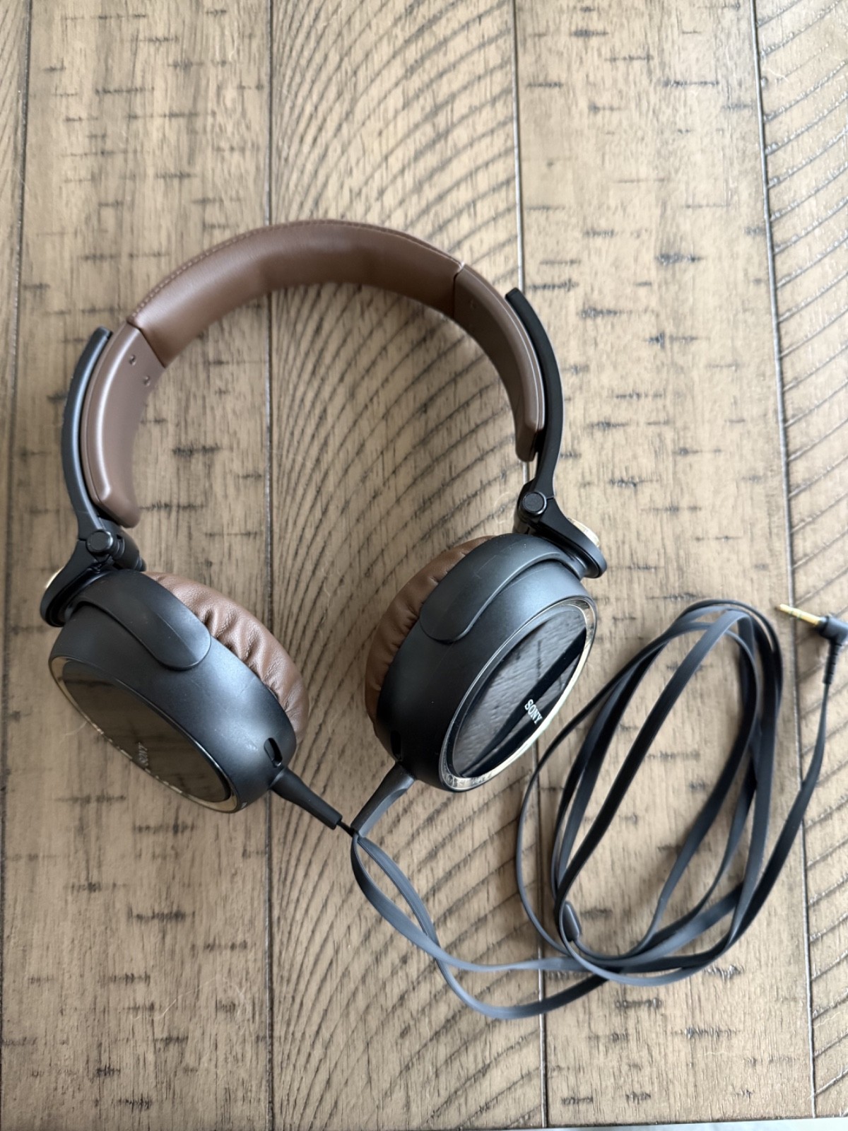 Sony MDR-XB600 Extra Bass Wired On-Ear Headphones Brown/Black/Gold GREAT COND