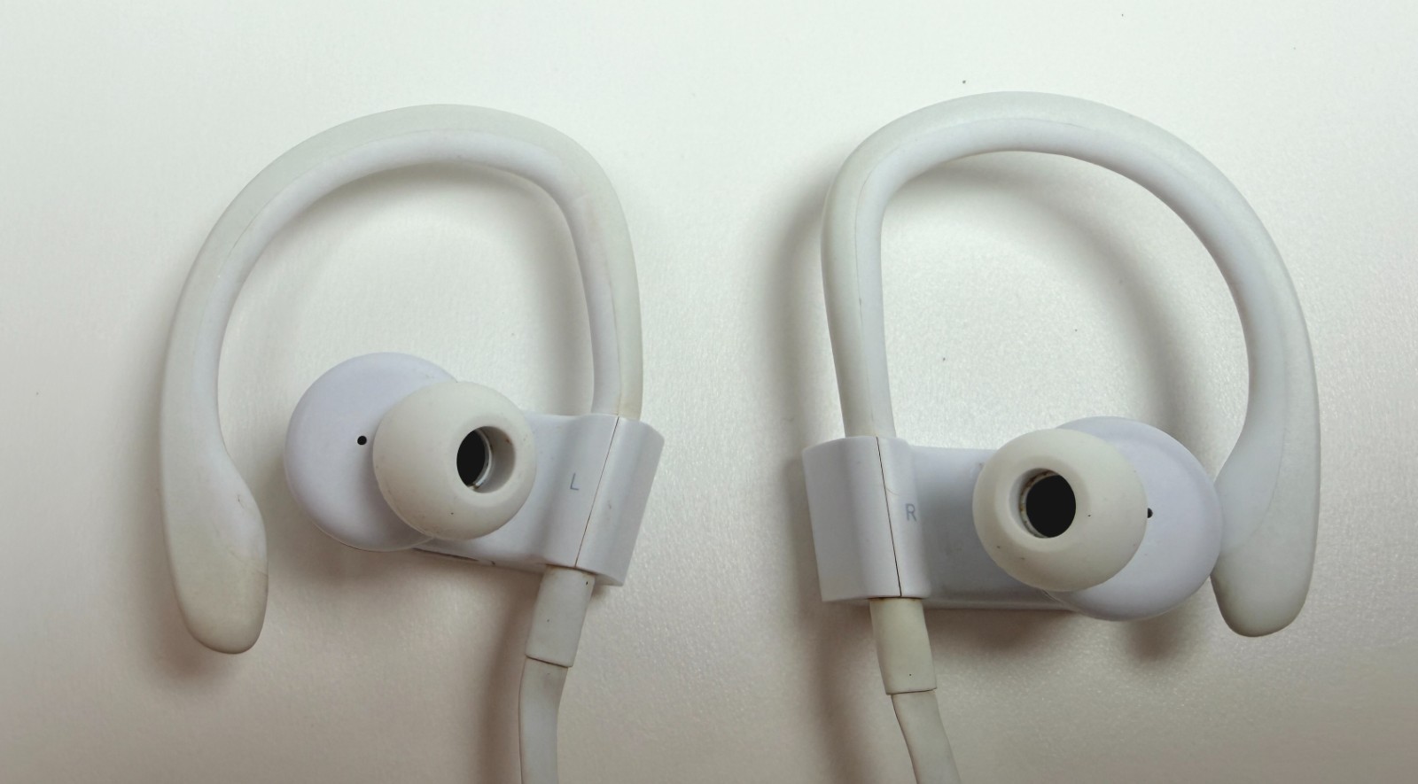 Beats Dr. Dre Powerbeats3 Wireless Hook Earphones In-Ear Case & Charger Workout