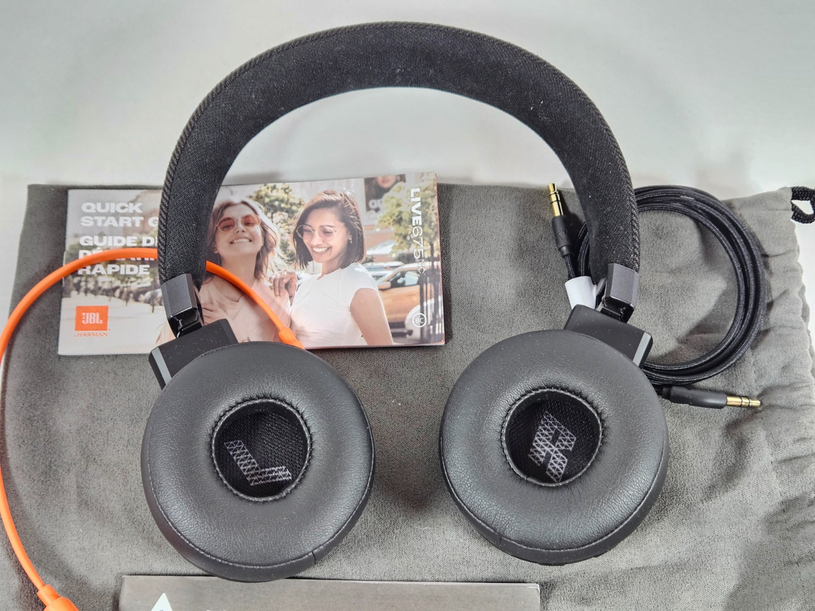 JBL Live 675NC Headpohones Open box tested working