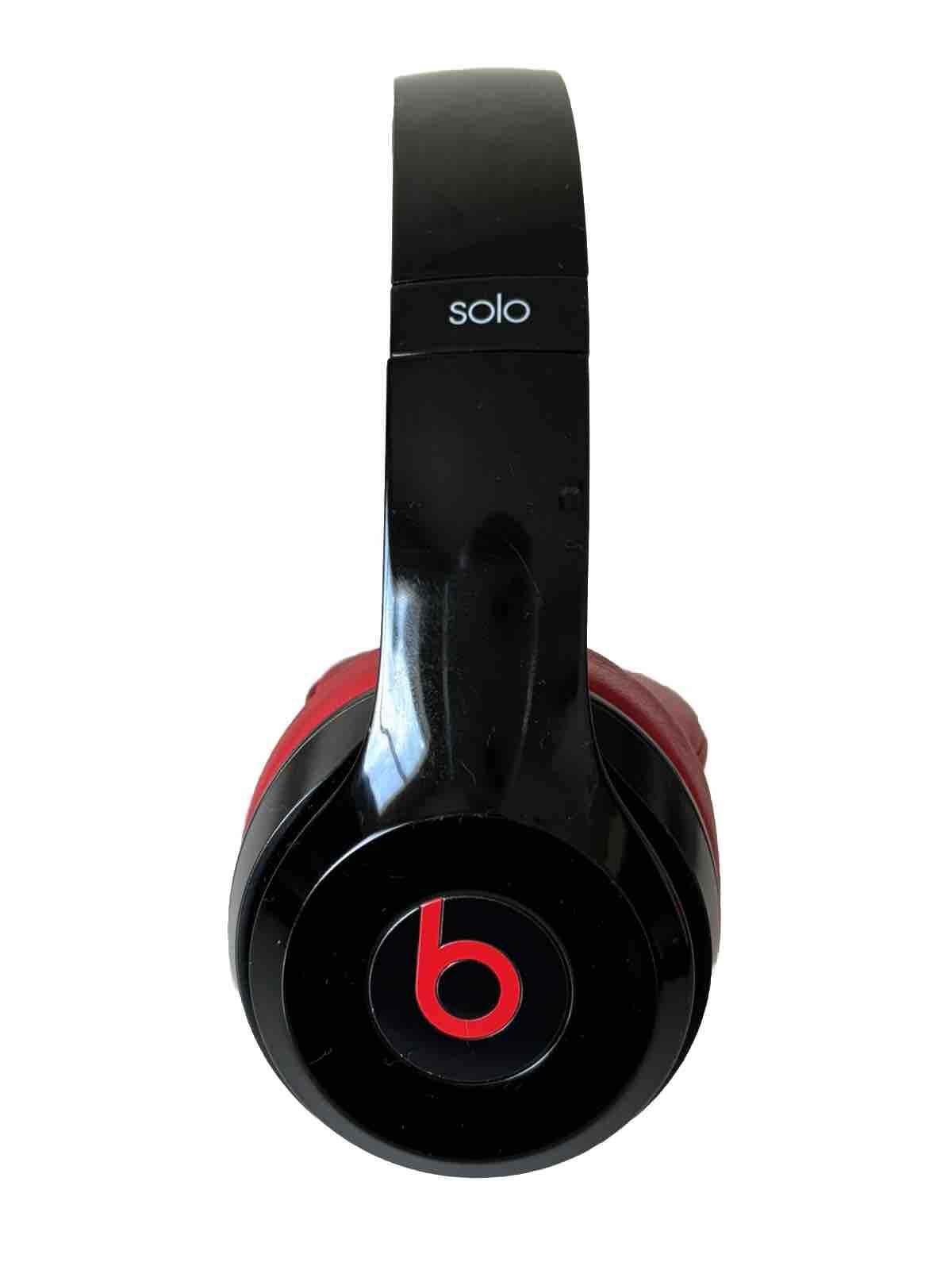 BEATS SOLO2 EARPHONES BLACK AND RED- Excellent Condition slightly Used