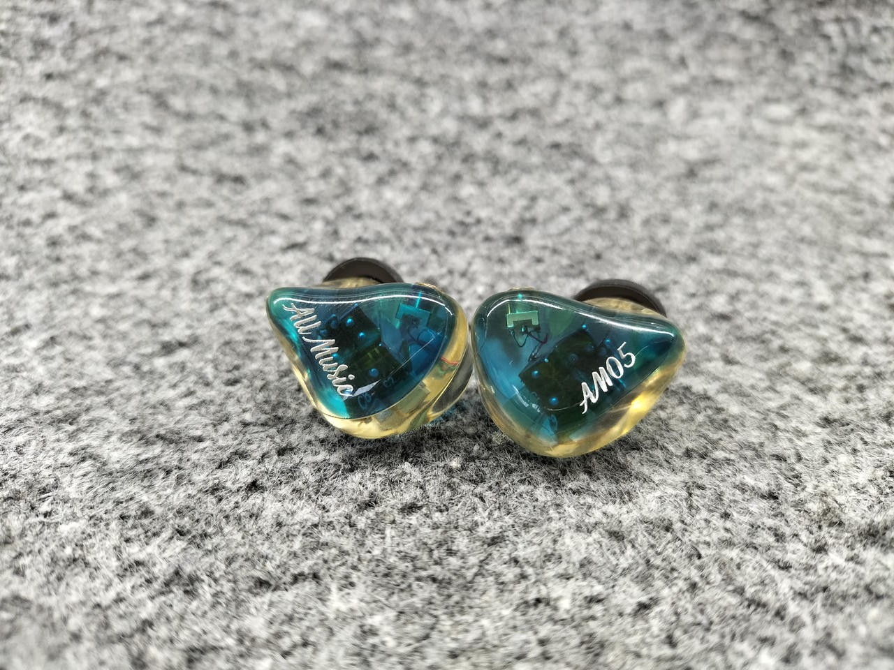 iBasso AM05 5-BA IEMs 2.5mm Blue w/Adapter – Ultra-Light 6.6g 32Ω 115dB