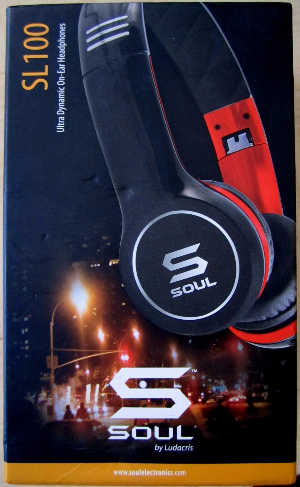 SOUL Ludacris SL100 High-Def Sound Isolation Headphones in Carry Case Red Trim