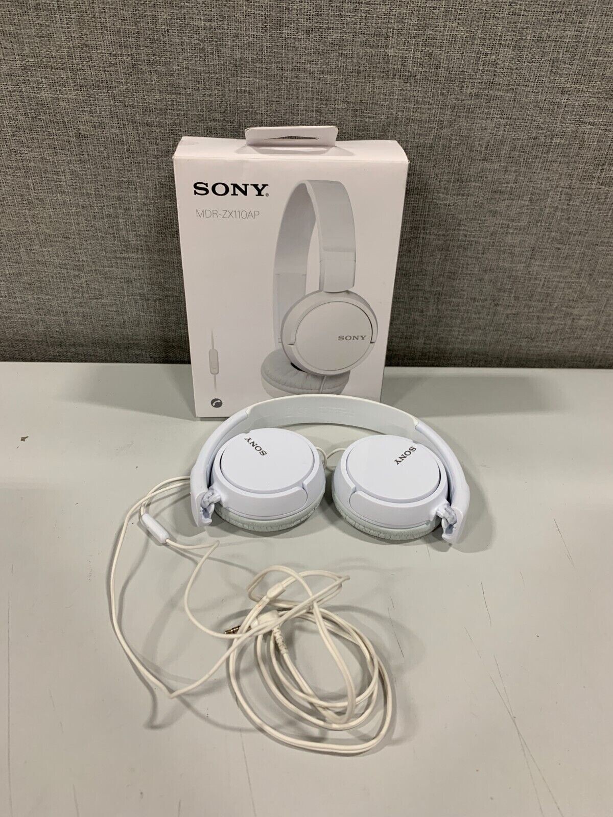 Sony MDR-ZX110 Ear-Pad (On the Ear) Headband Headphones – White