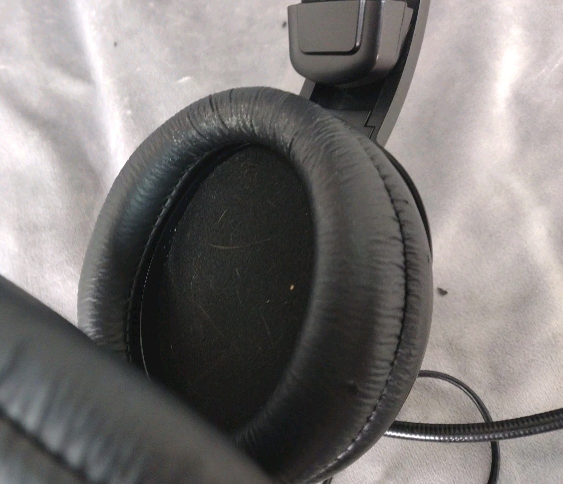 Koss SB40 ClearCom Headset – Black – with Dual 1/8″ 3.5mm Audio Jacks – Tested