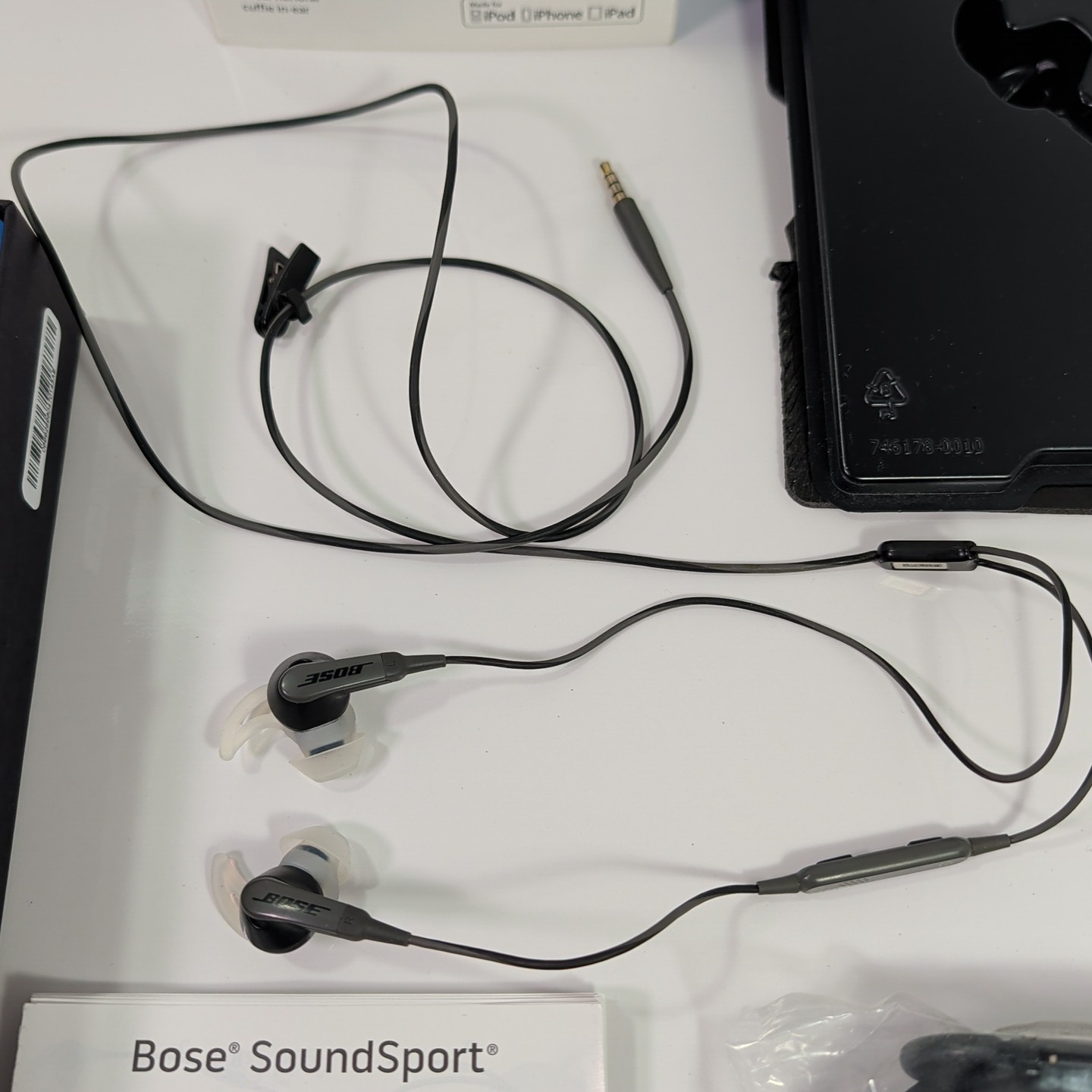 Bose SoundSport In-Ear Headphones Wireless Bluetooth Neckband Earbuds Charcoal