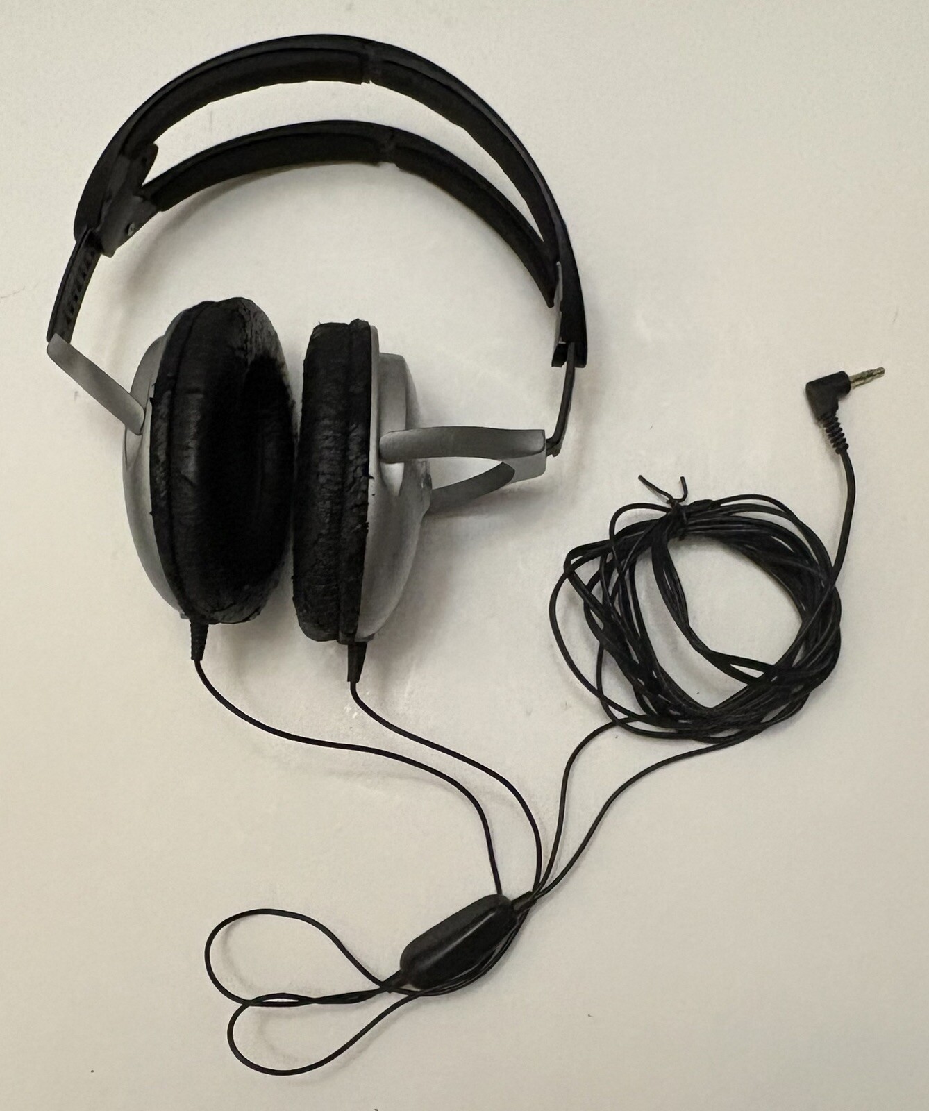KOSS UR-19 Over Ear Folding Wired Headphones W/ 8 Foot Cord – WORKS PERFECT