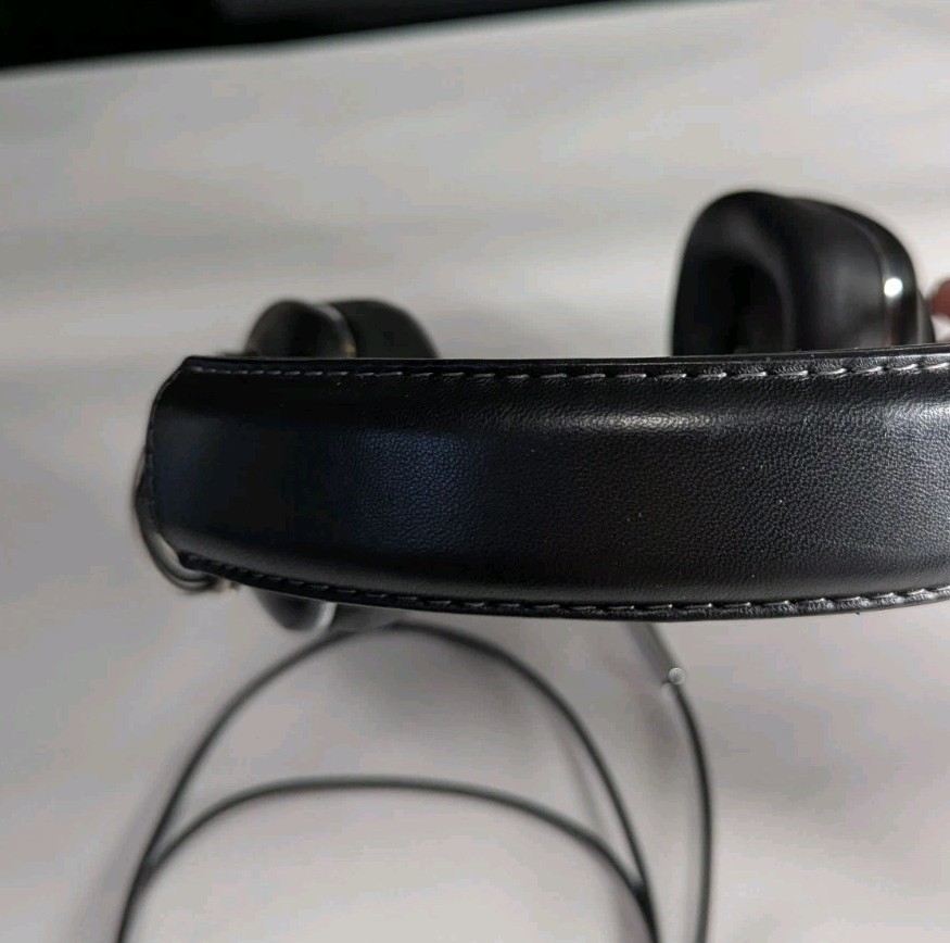 Bowers & Wilkins Over-Ear Headphones Black 3.5mm (READ)
