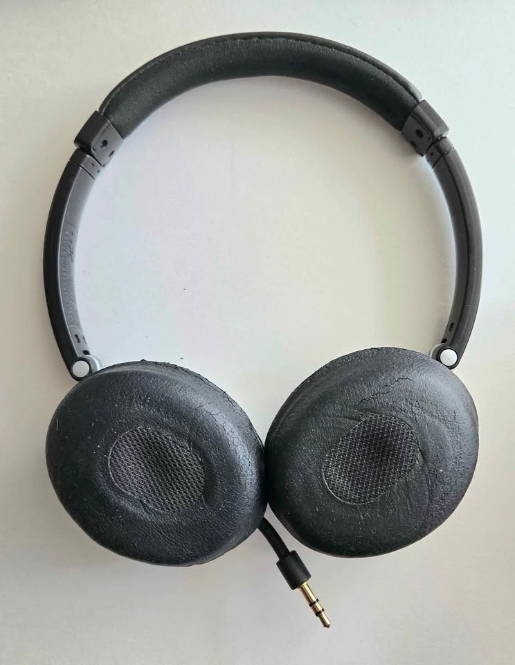 Bose Mobile On Ear Headphones with Microphone Barely Used