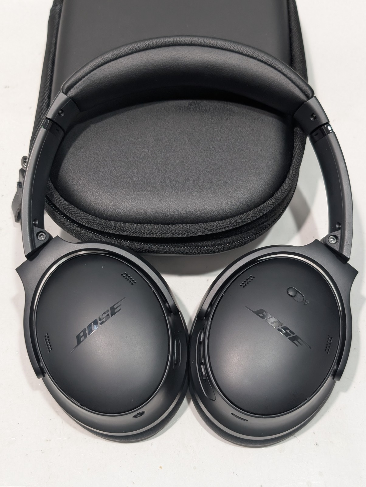 Bose QuietComfort 45 Wireless Noise Cancelling Headphones QC45 Black w Case
