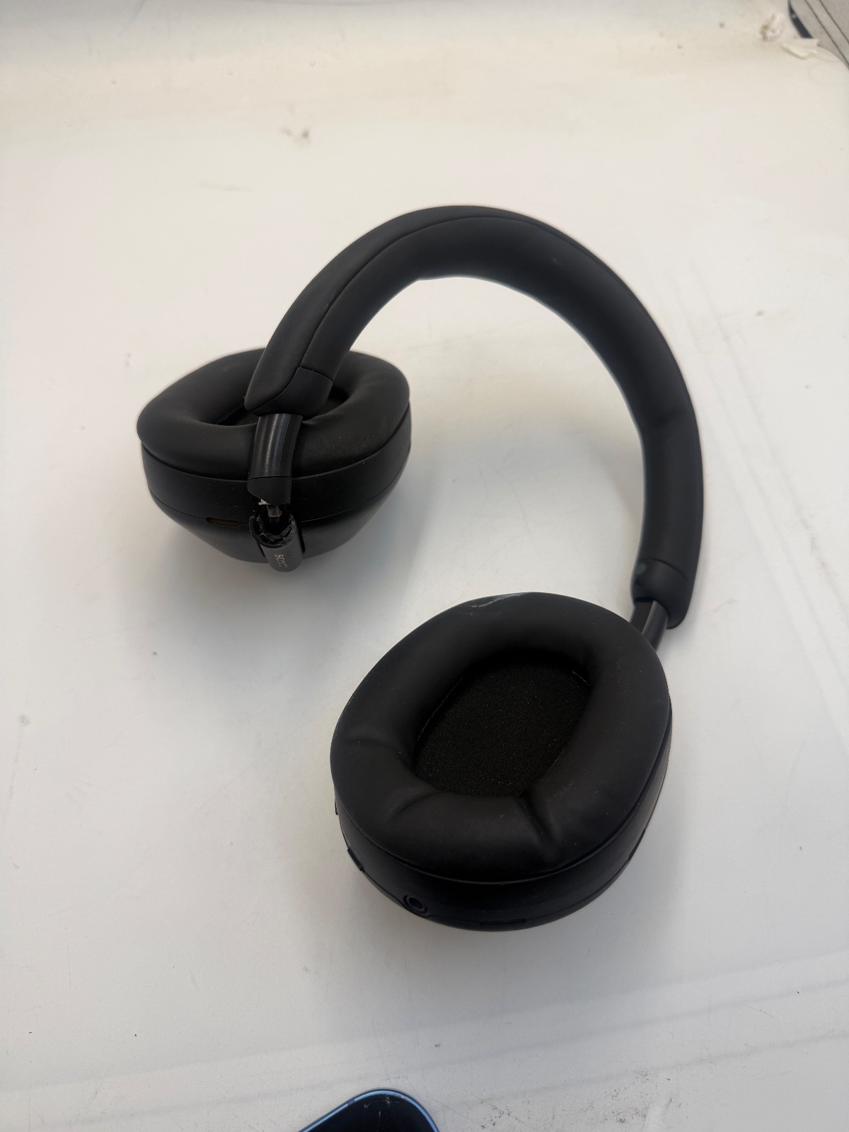 Sony WH-1000XM5 Wireless Noise Canceling Headphones – Black DAMAGED COSMETICS