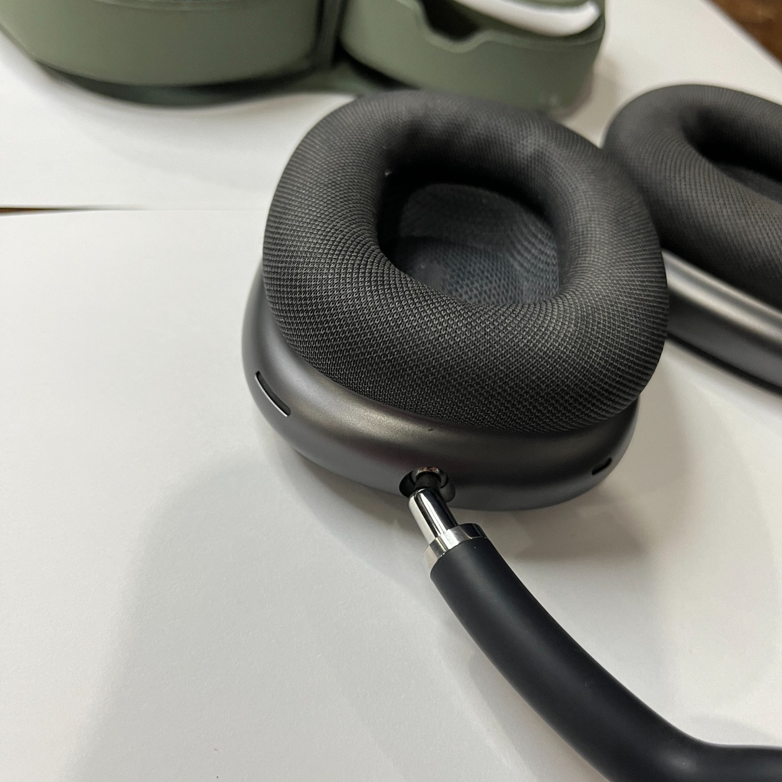 Apple AirPods Max A2096 1st Gen w/ Smart Case