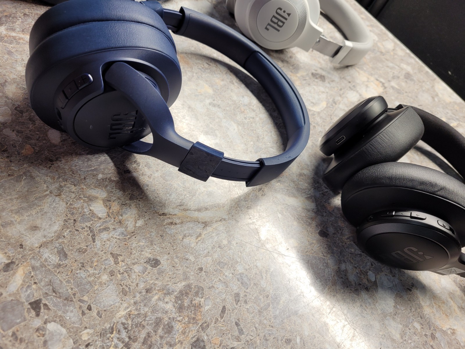 JBL Live 660NC, JBL Live 460NC, and more 5 total Bluetooth Headphones working
