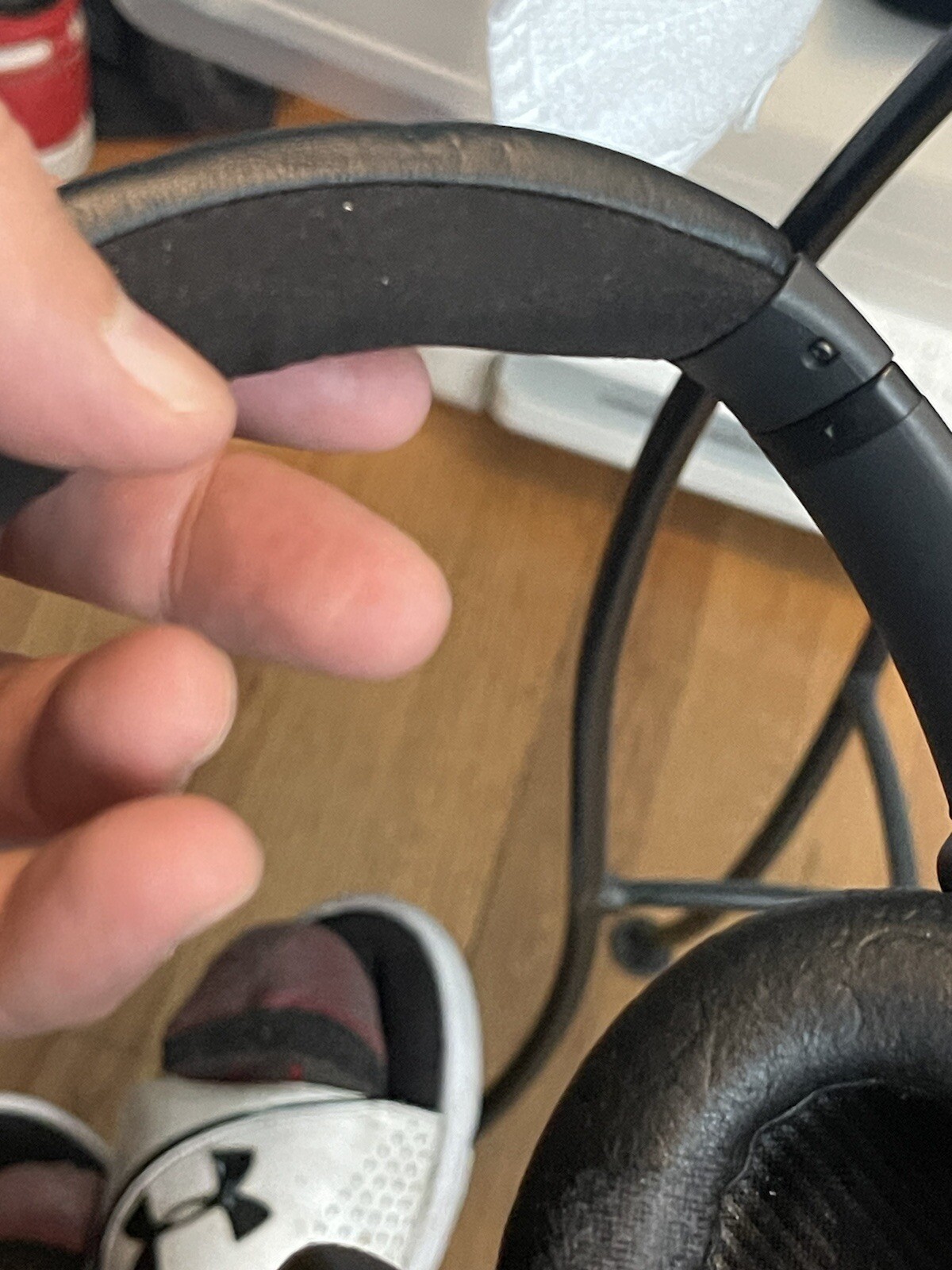 Bose QuietComfort 35 Over the Ear Wireless Headphones – Black Needs Ear Padding