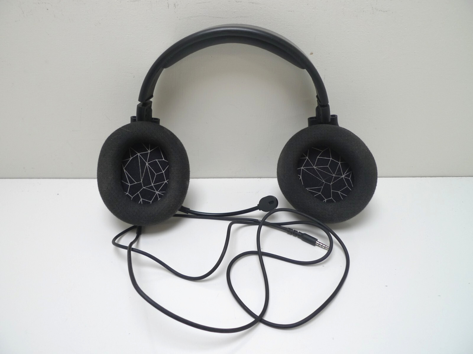 SteelSeries Arctis Black Over-Ear Headphones w/ Detachable Mic | Wired Aux