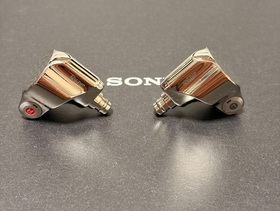 SONY IER-Z1R Hi-Res In Ear Canal Earphone Signature Series Used w/Box