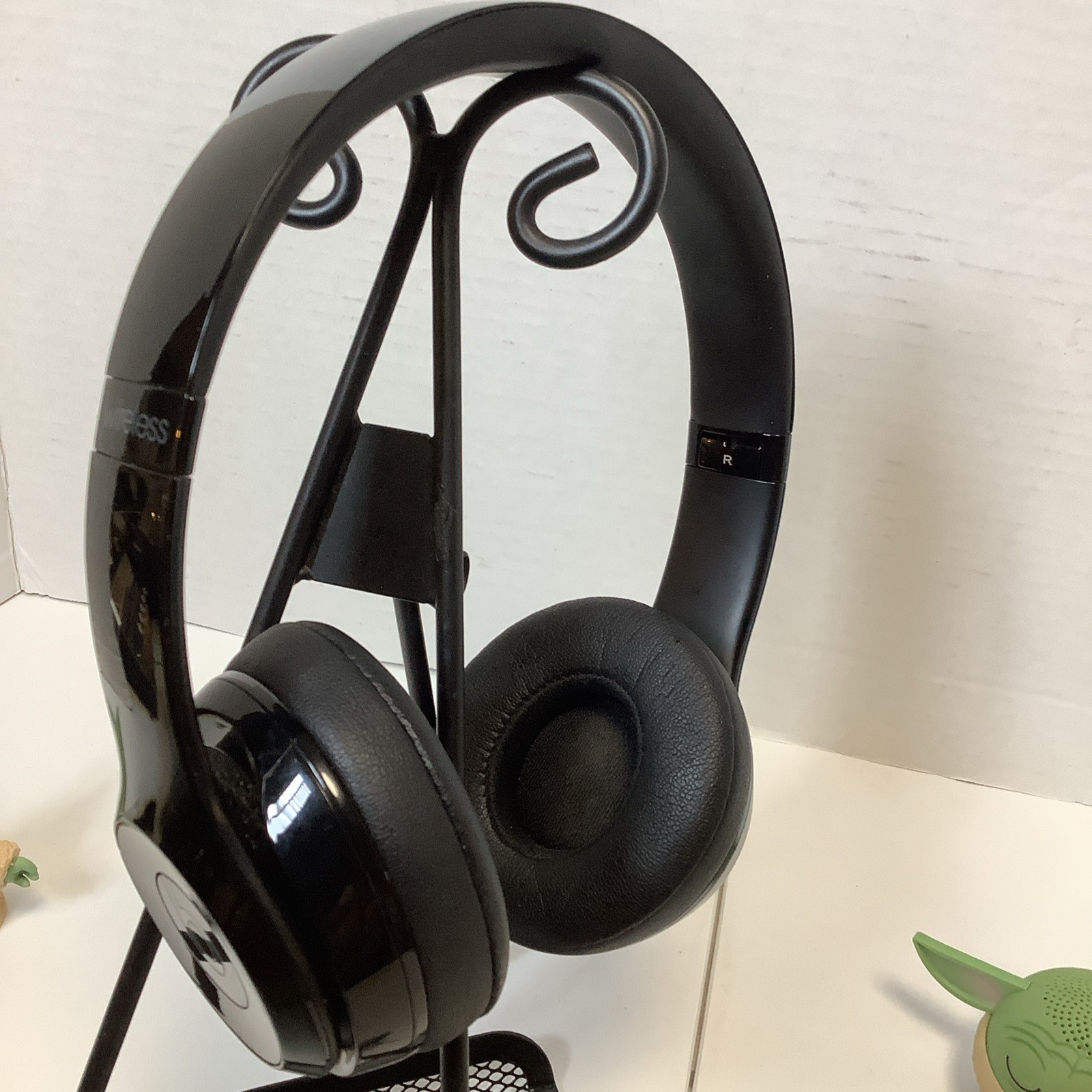 Beats by Dr. Dre Beats Solo 3 Wireless Bluetooth Headphones Gloss Black