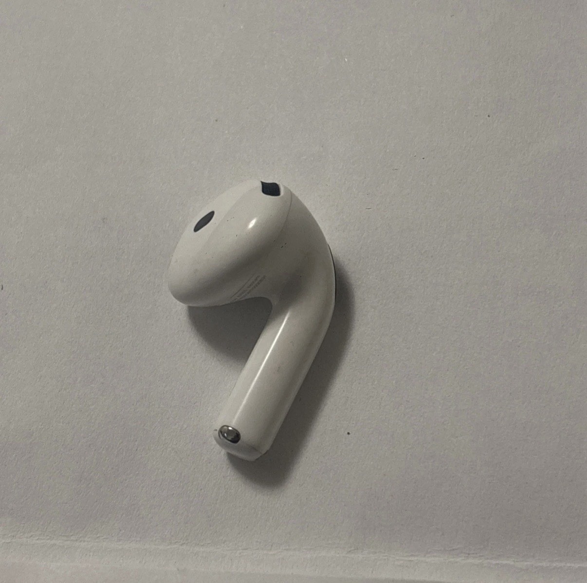 Original Apple AirPods 4 with Active Noise Cancellation (ANC) Right Side – A3055