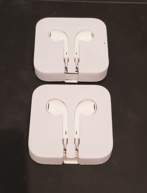 Lot of 25 OEM Apple Earpods iPod Touch 3.5mm Jack Headphones for audio (no MIC)